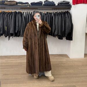 Luxurious Genuine Mink Fur Coat